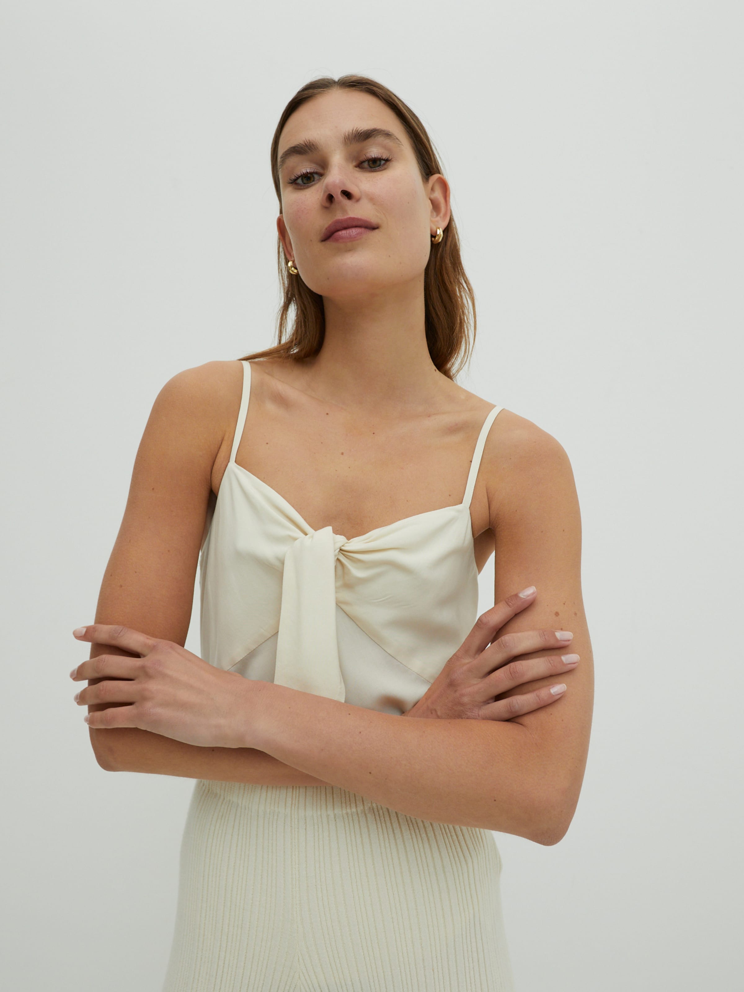 EDITED Spaghetti Tops Top Eloise Dames Beige