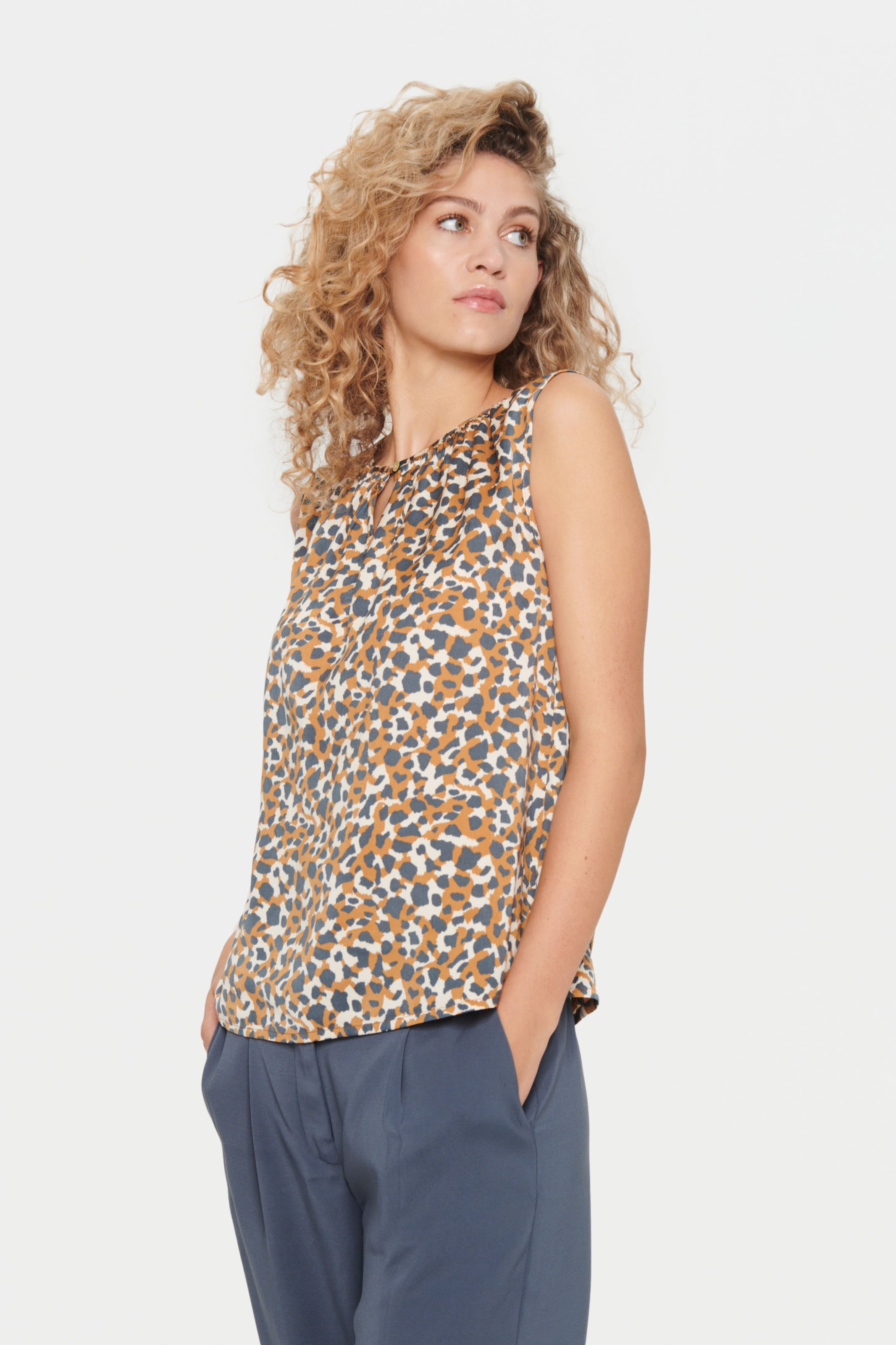 Saint Tropez Blouse Tops Blouse Vanea Dames Crème