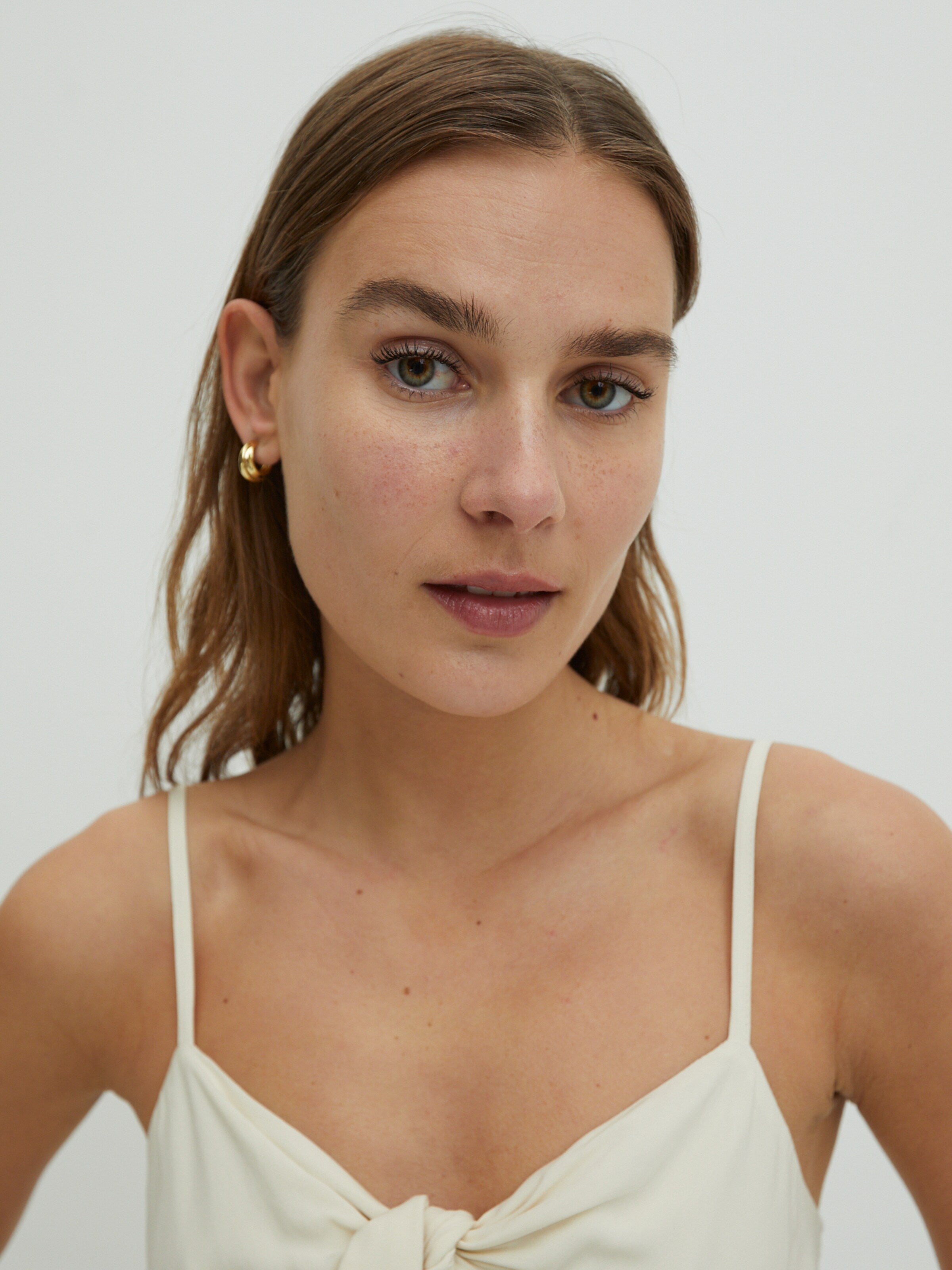 EDITED Spaghetti Tops Top Eloise Dames Beige