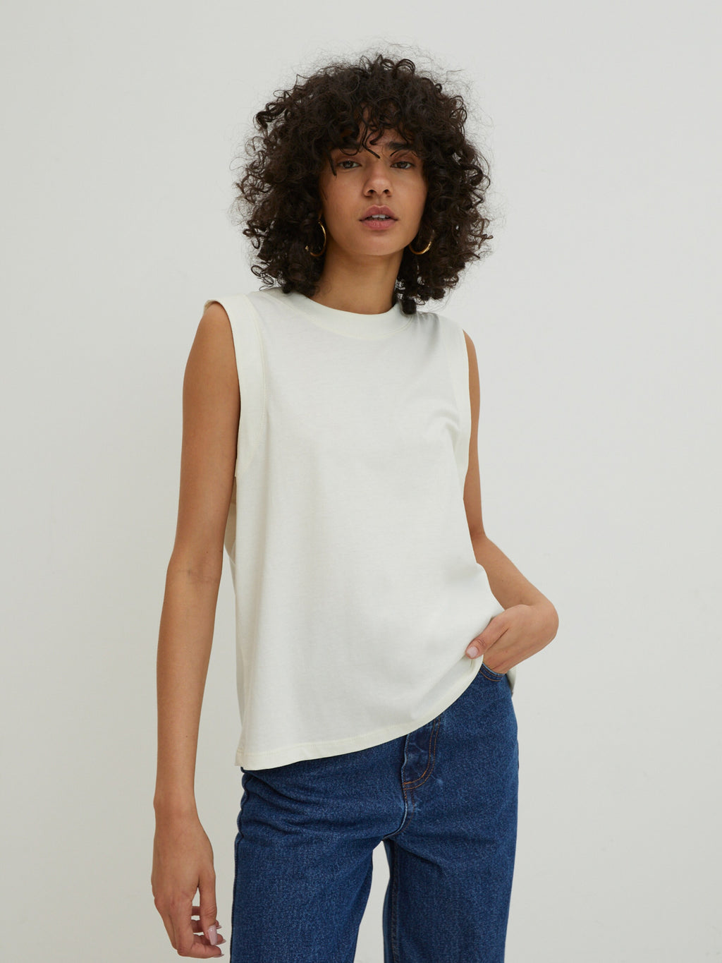 EDITED Mouwloze Shirts Top Lennon Dames Wit